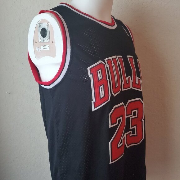 Men's Chicago Bulls Michael Jordan Mitchell & Ness Black 1997/98 Hardwood - Picture 7 of 8